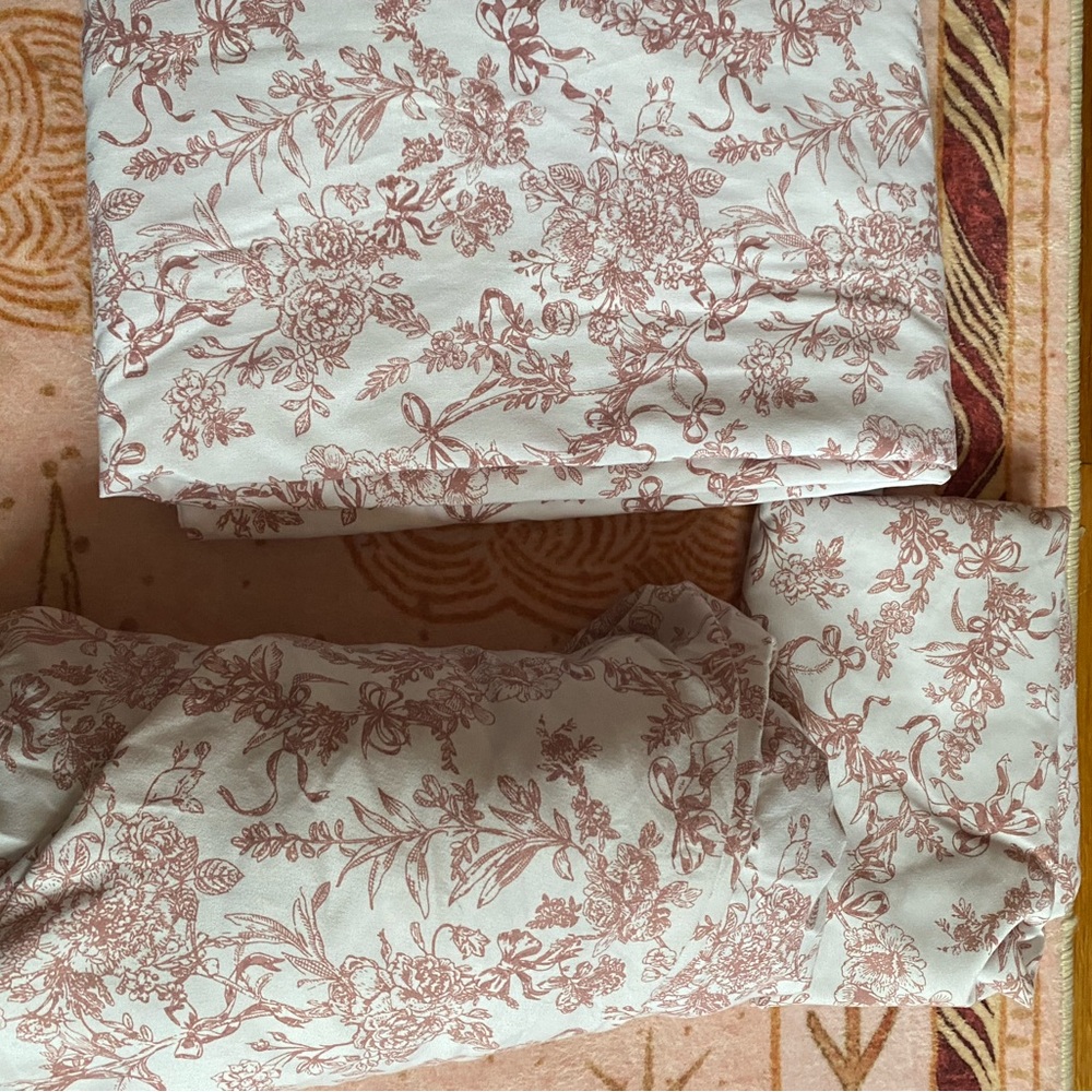 Classic Floral Toile Bow Pink Sheet Set